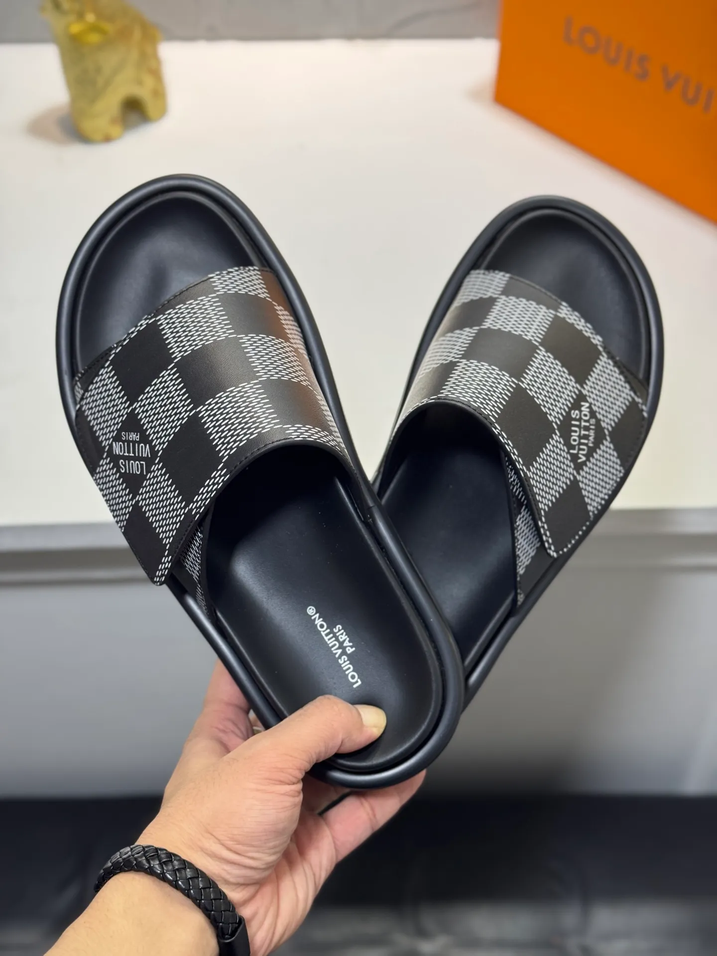 Men's Men's Shoes💰360 [New Style]🦇🦇Top Original [Louis Vuitton] Slippers for Couples👫Spring and Summer Style🎯🎯As an active family in the fashion industry ⭐ Lv takes bold innovation as its true nature ⚡Fabric and floral with hardware🔥Clean and neat ⚡Fashionable and elegant🌹Multiple colors available Size: 36-44 (45. Customized